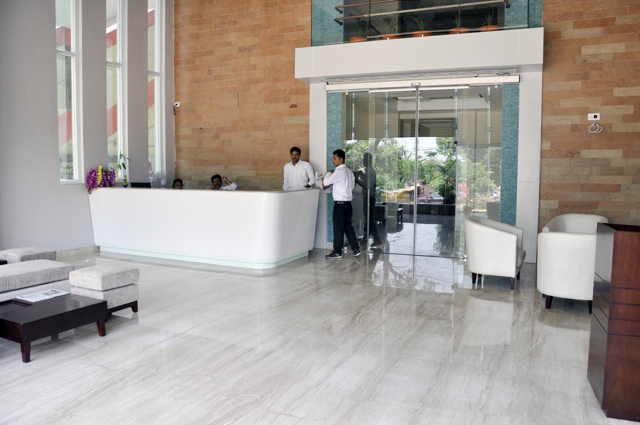 Hotel Dolphin Sambalpur Zewnętrze zdjęcie