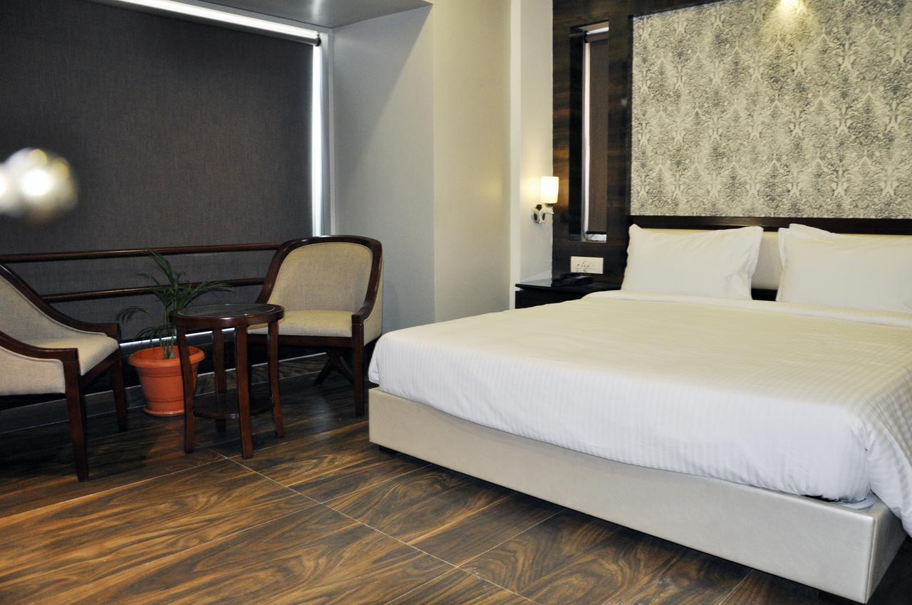 Hotel Dolphin Sambalpur Zewnętrze zdjęcie