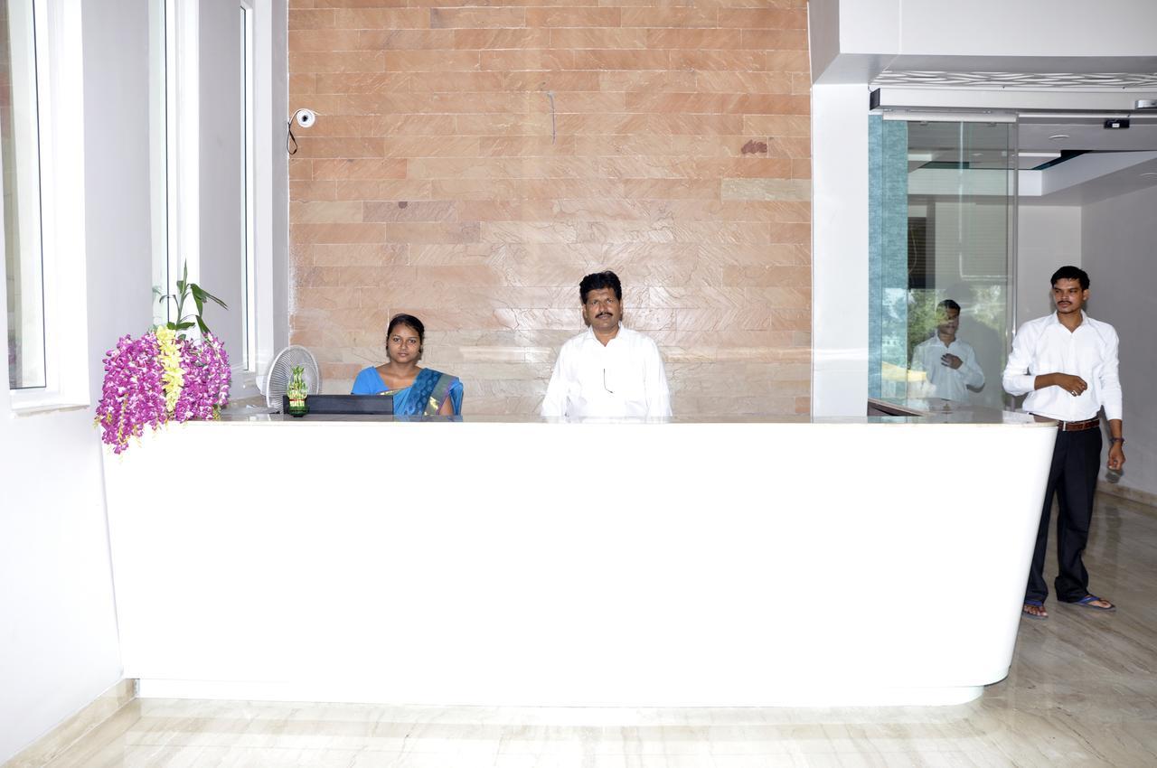 Hotel Dolphin Sambalpur Zewnętrze zdjęcie