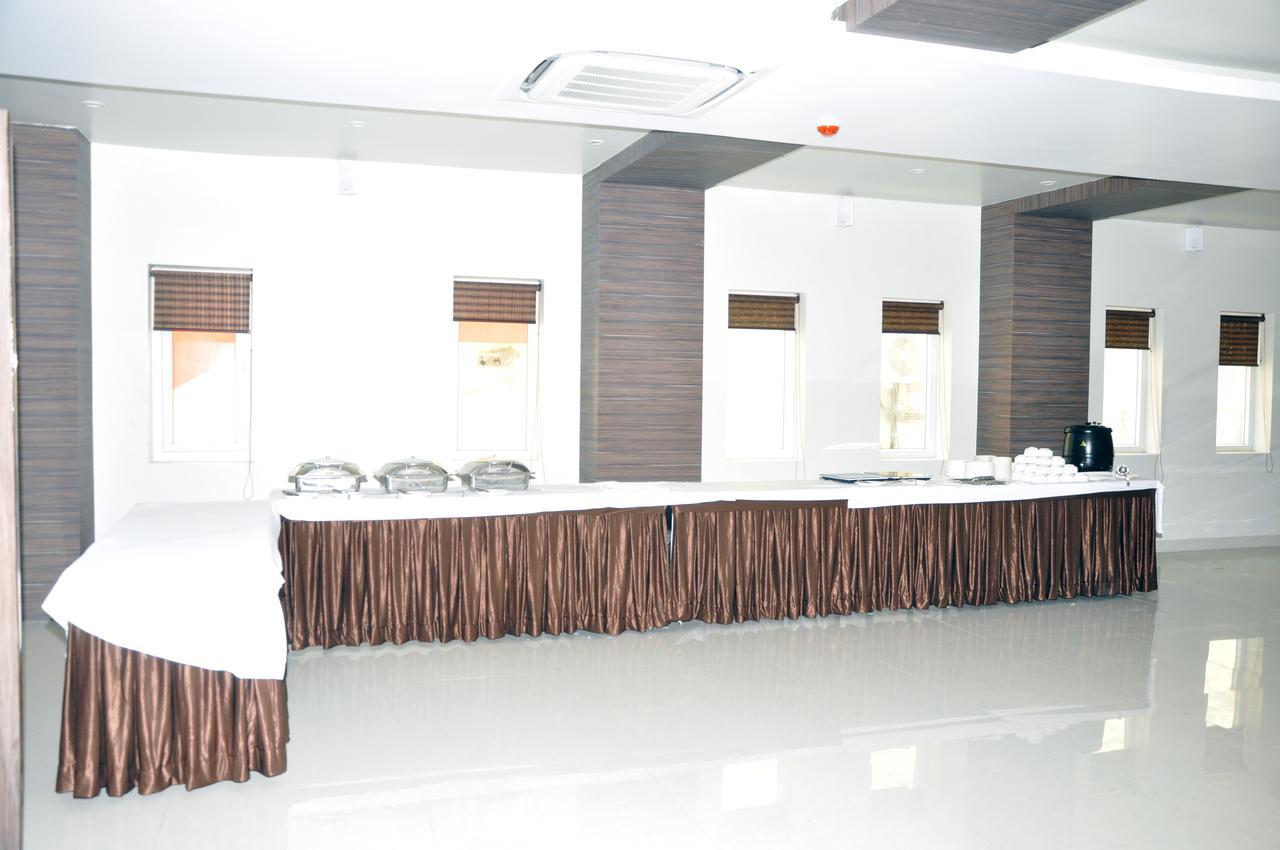 Hotel Dolphin Sambalpur Zewnętrze zdjęcie