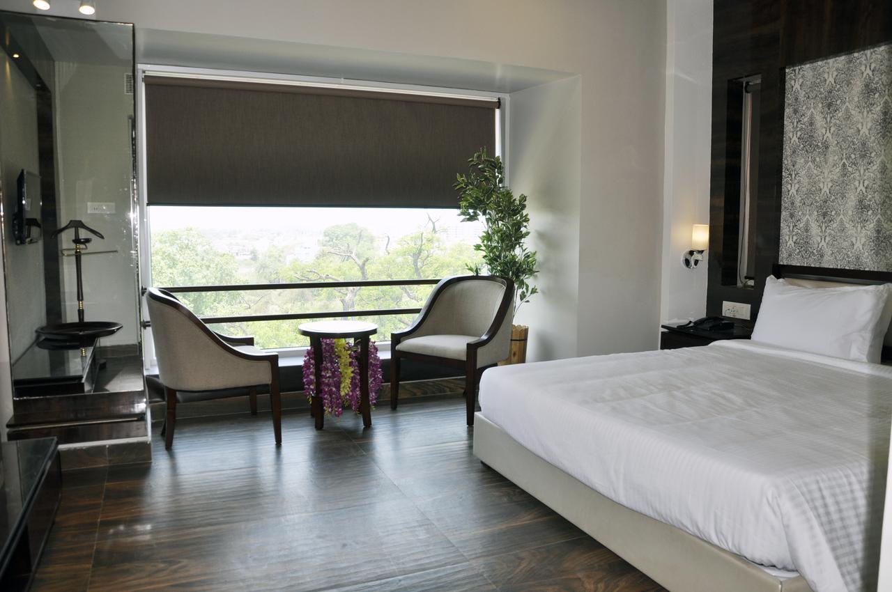 Hotel Dolphin Sambalpur Zewnętrze zdjęcie