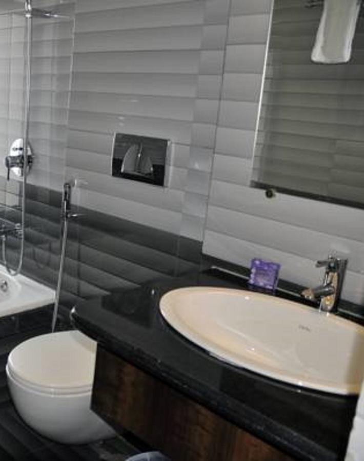 Hotel Dolphin Sambalpur Zewnętrze zdjęcie