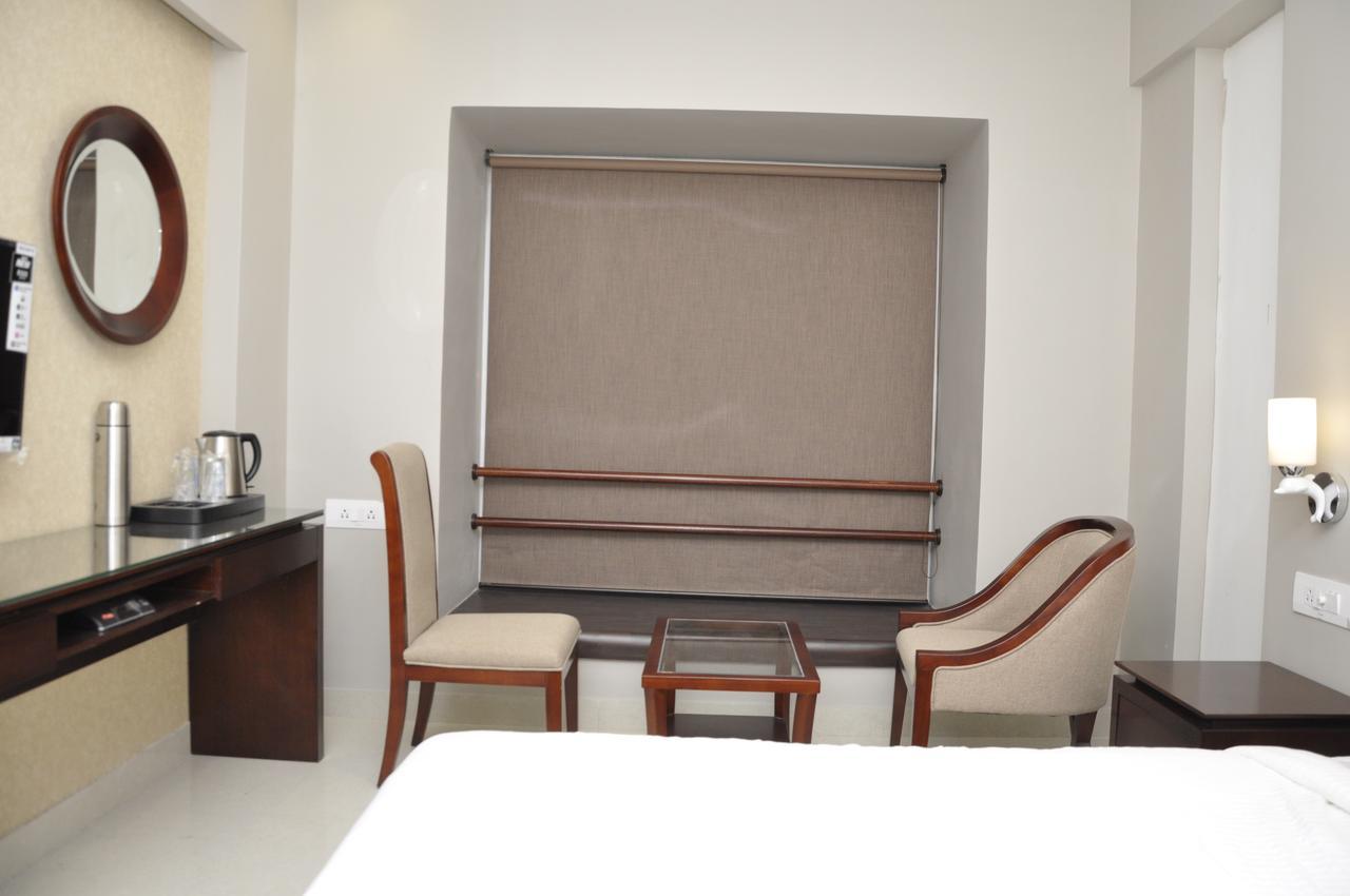 Hotel Dolphin Sambalpur Zewnętrze zdjęcie