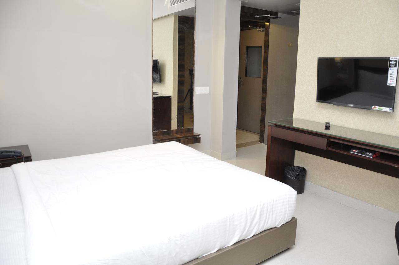 Hotel Dolphin Sambalpur Zewnętrze zdjęcie